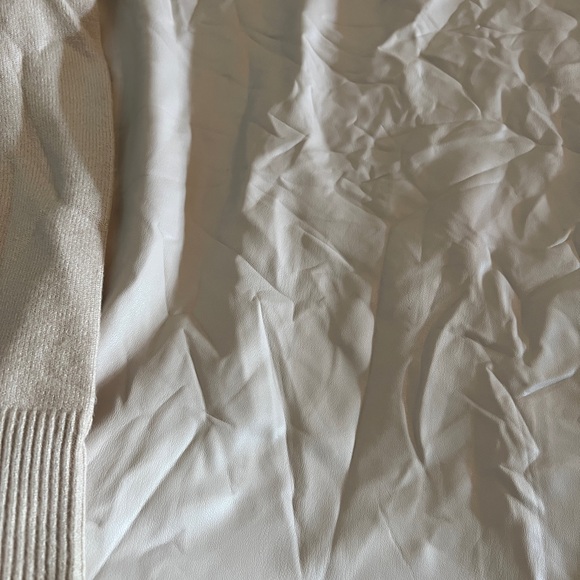 XL NWOT EXPRESS FAUX LEATHER PIECED HIGH SLIT SWEATER Long Sleeve Top Winter
NE - Picture 11 of 14